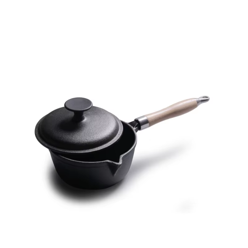 Baby Food With Iron - 15 cm gietijzeren melkpan met houten